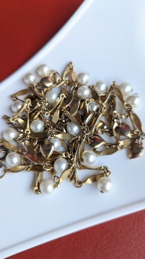 Vintage Twist Gold Tone Link Chain 54″ Necklace Faux Pearl Heart Dangle Charm