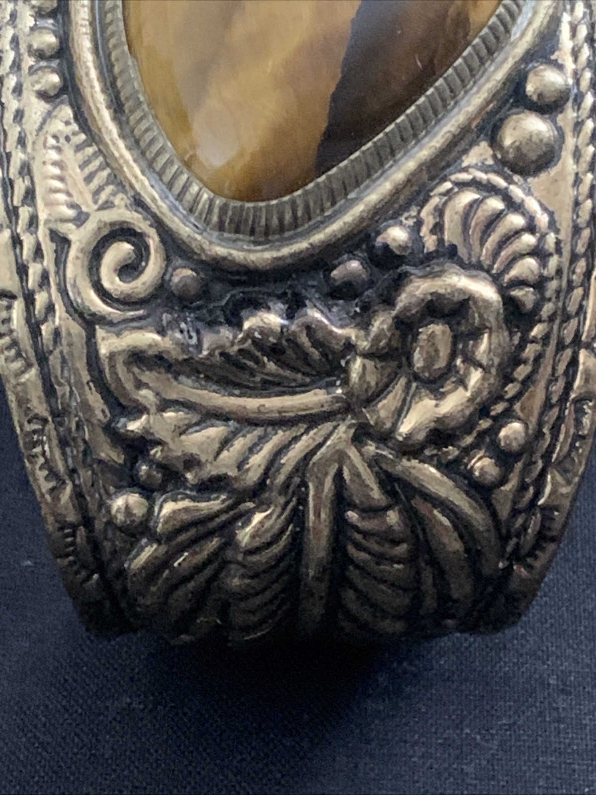 🌵Stunning Vintage South Western 2” Wide Tiger’s Eye Cuff Bracelet