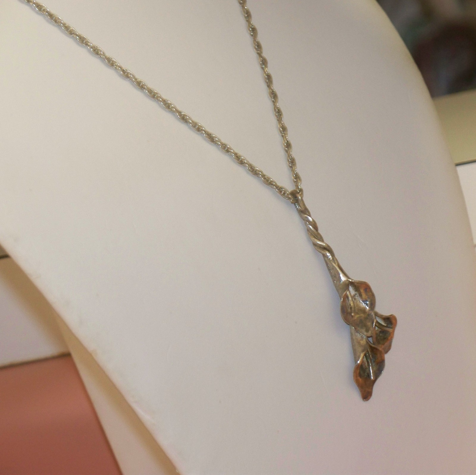Vintage Handmade STERLING Silver CALLA LILY Pendant NECKLACE English Signed LR