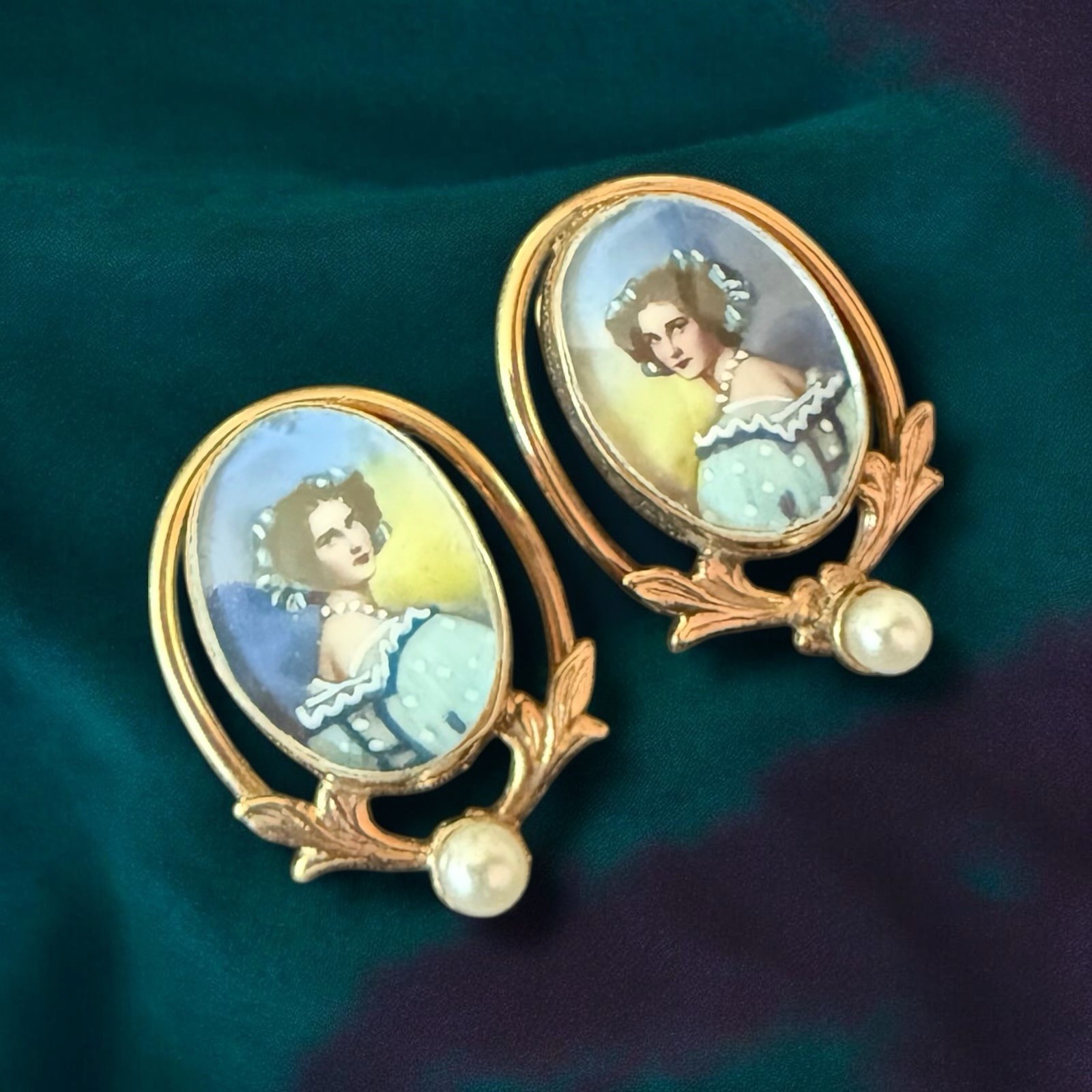 Signed Carl-Art Portrait Earrings 12K Gold Filled Vintage Screw Back