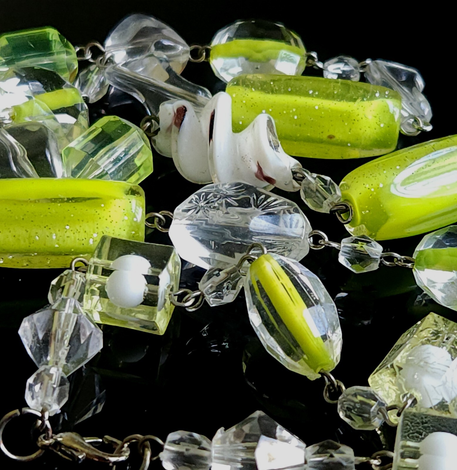 Vintage Estate UV Reactive Necklace Twist Art Glass Lime Green Acrylic Carved