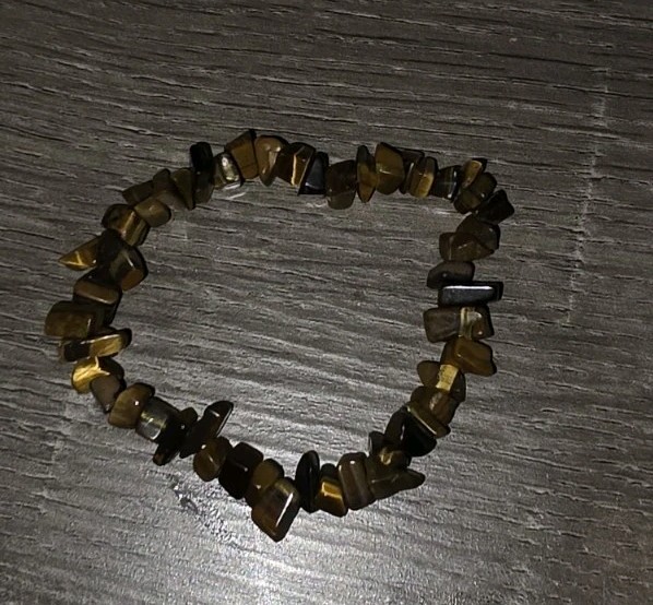 Inlaid Shell Parrot, Tigers Eye nugget bead necklace and bracelet set.