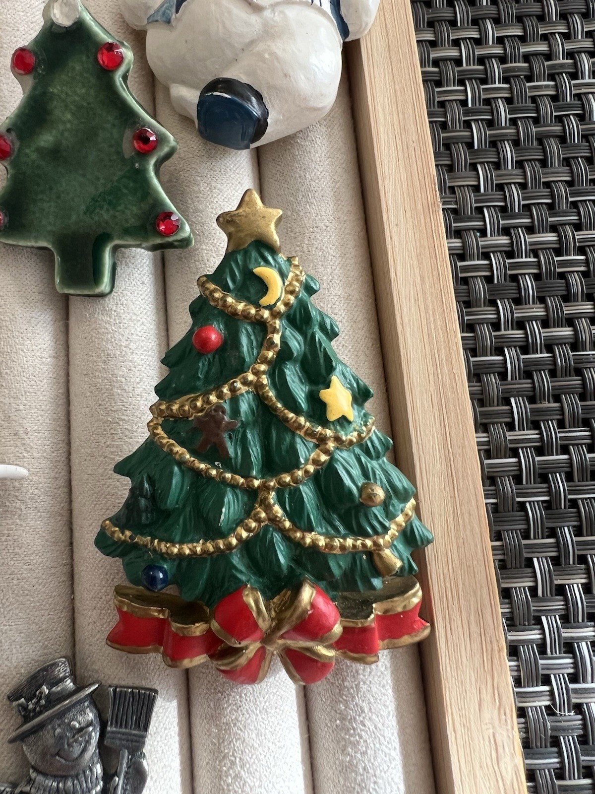 Vintage Christmas Brooch Lot 8pc Resin Metal Clay Snowman Tree Santa Heart 1990s
