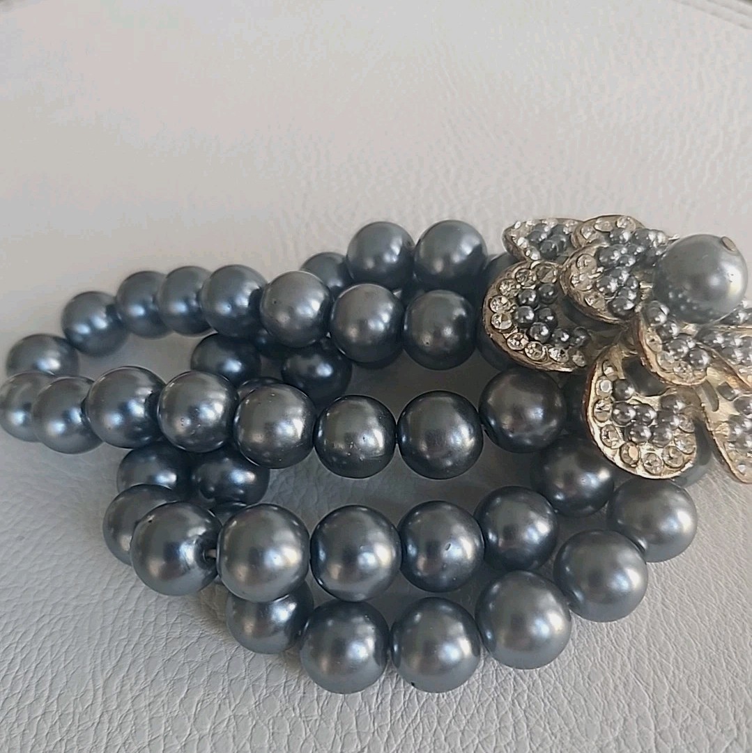 Vintage Gray Faux Pearl And Rhinestone Flower Bracelet Wedding Classic Elegant