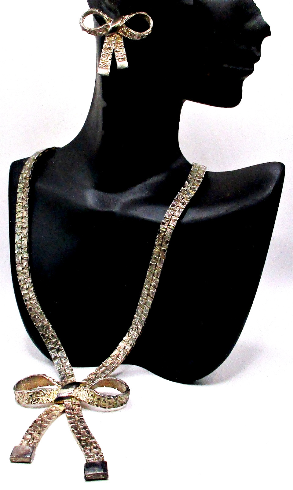 Vintage 1980’s Articulated Gold-tone Nugget Bow Ribbon Necklace and Earrings Set