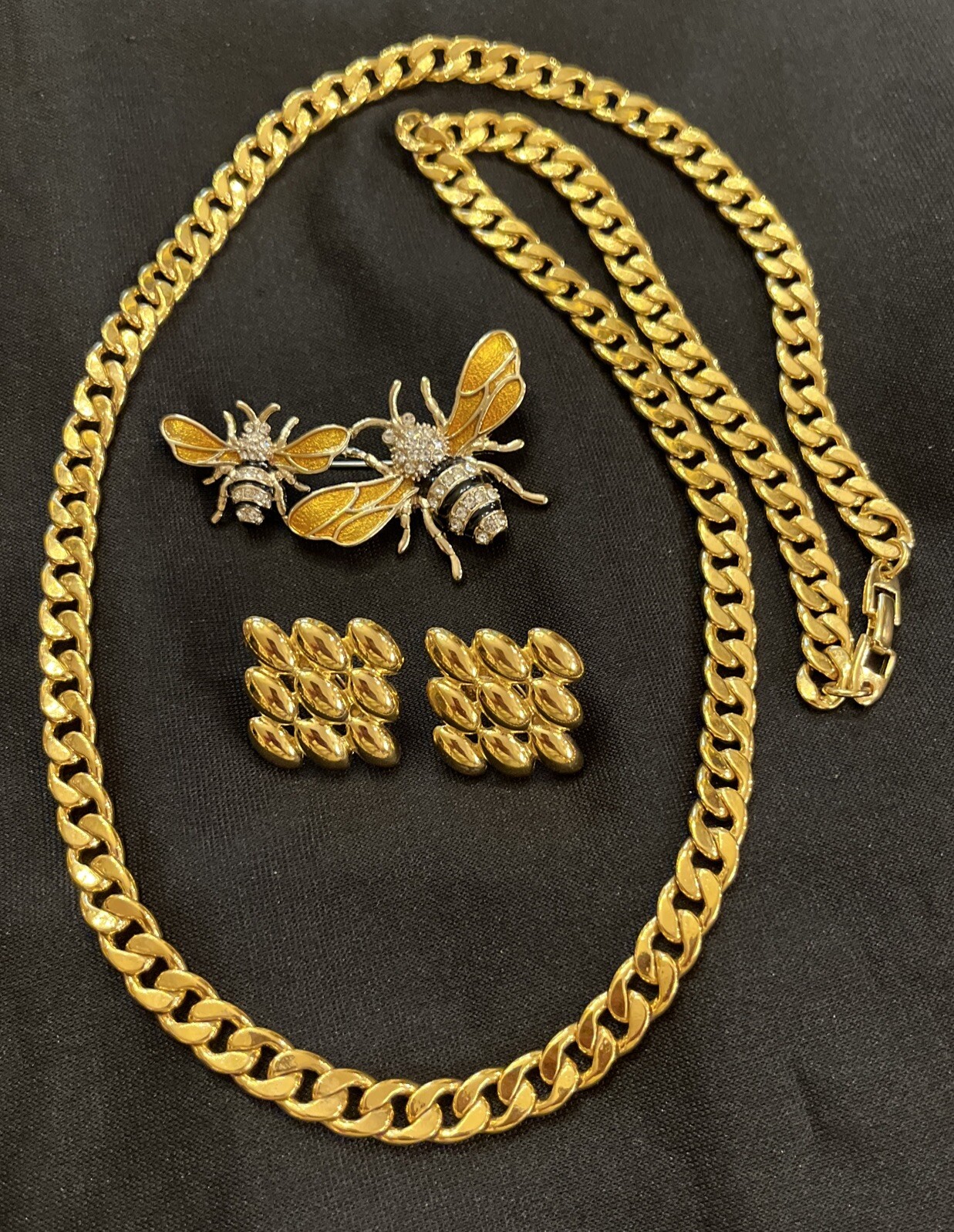 Vintage Napier Long Gold Tone Chain Double Bee Brooch & Clip On Earrings Set