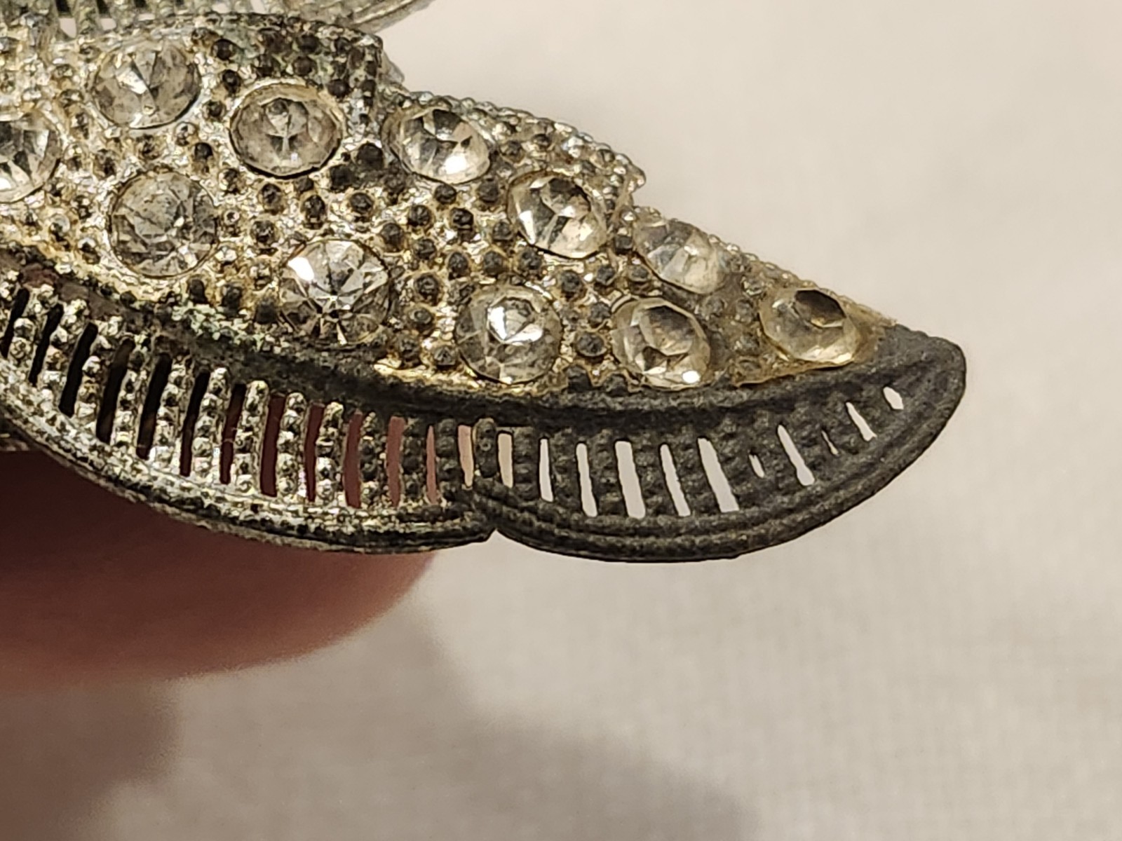 Vintage Art Deco Dress Clip – Silver Tone w/ Rhinestones & Filigree 2″ x 1.5″