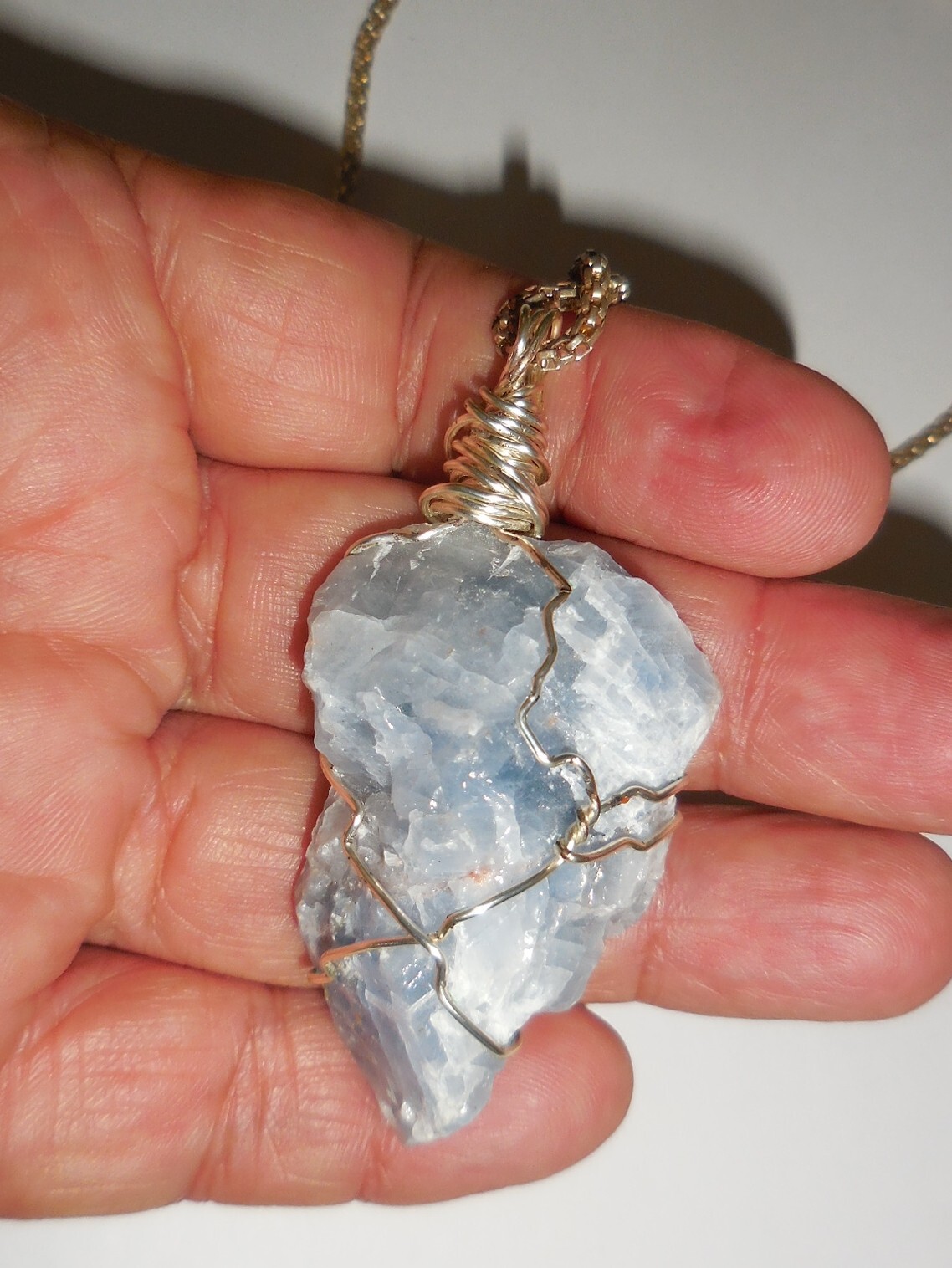 VINTAGE NATURAL CALCITE NECKLACE BEAUTIFUL GEODE ROCK PENDANT DESIGN