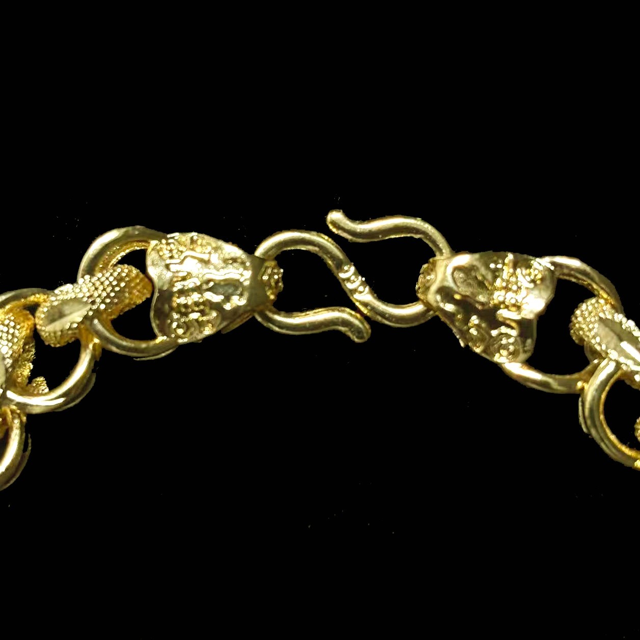 Golden Gold-plated (NOT SURE) Bracelet Chain marked ‘ 999 ‘, Width 10mm, 8 inch
