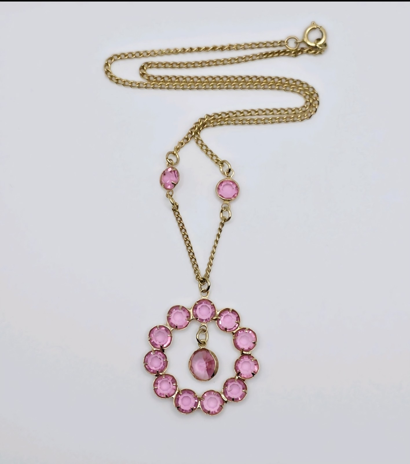 Vtg Gold Tone Pink Rhinestone Bezel Halo Station Pendant Circle Necklace Retro