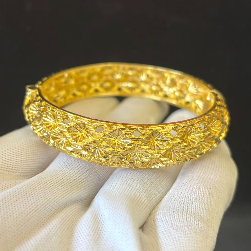 VTG Floral Hollow-out Bangle Bracelet Openable Gold-plated (NOT SURE), 7.5 inch