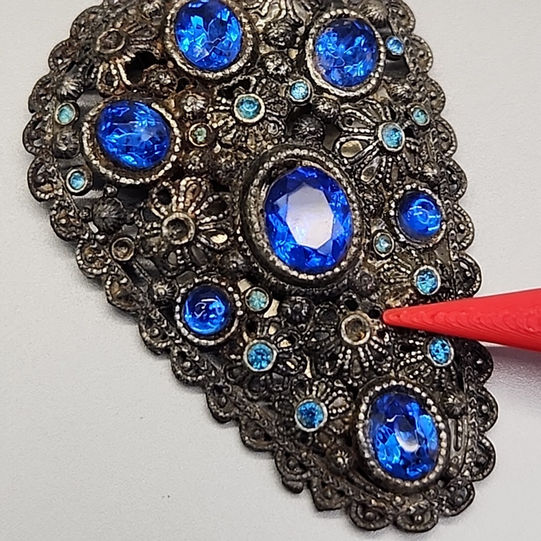 Vintage Dress Clip New England Glassworks Blue Rhinestones 2 3/8″