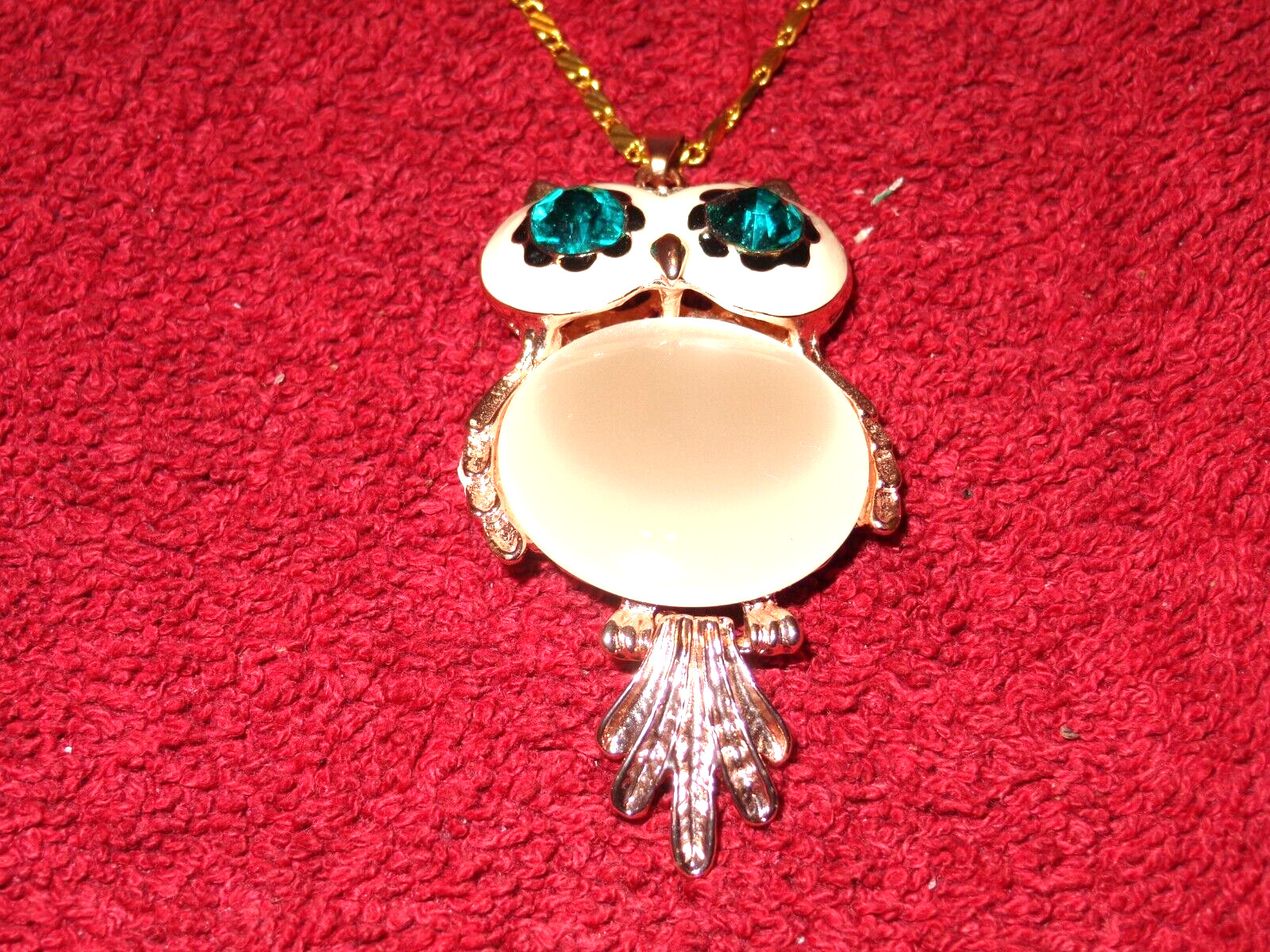 VINTAGE OWL PENDANT 2 1/2 x 1 1/2 in WITH 29 in CHAIN UNIQUE TAIL THAT MOVES-J2