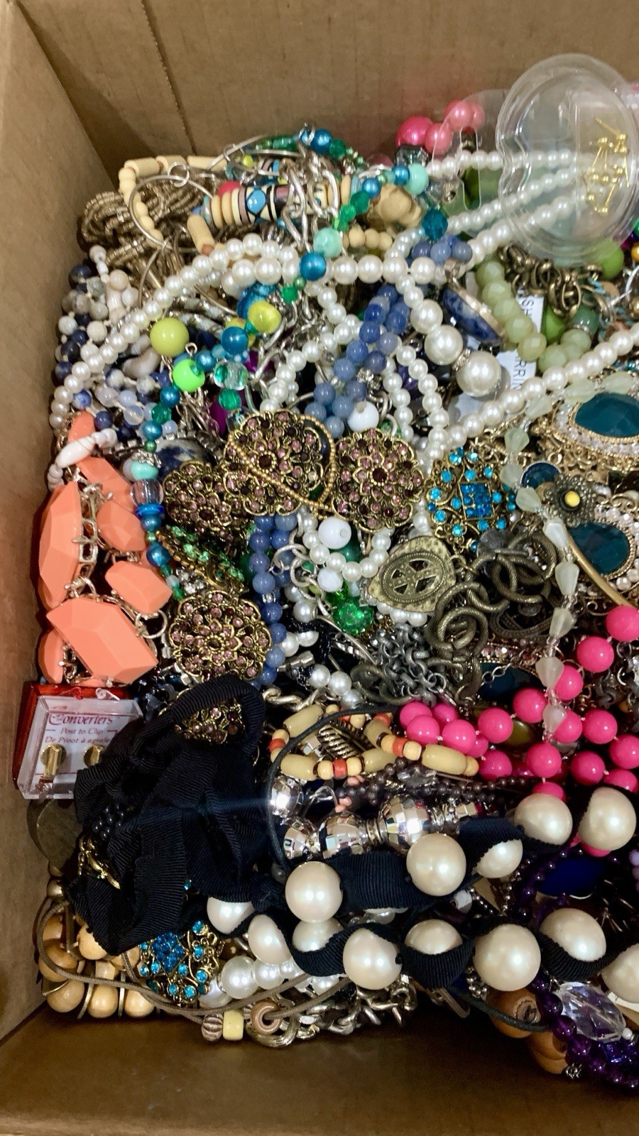 HUGE 19+ POUNDS COSTUME JEWELRY CRAFT WEAR TANGLED JUNK JEWELRY MAKERS LOT# 22