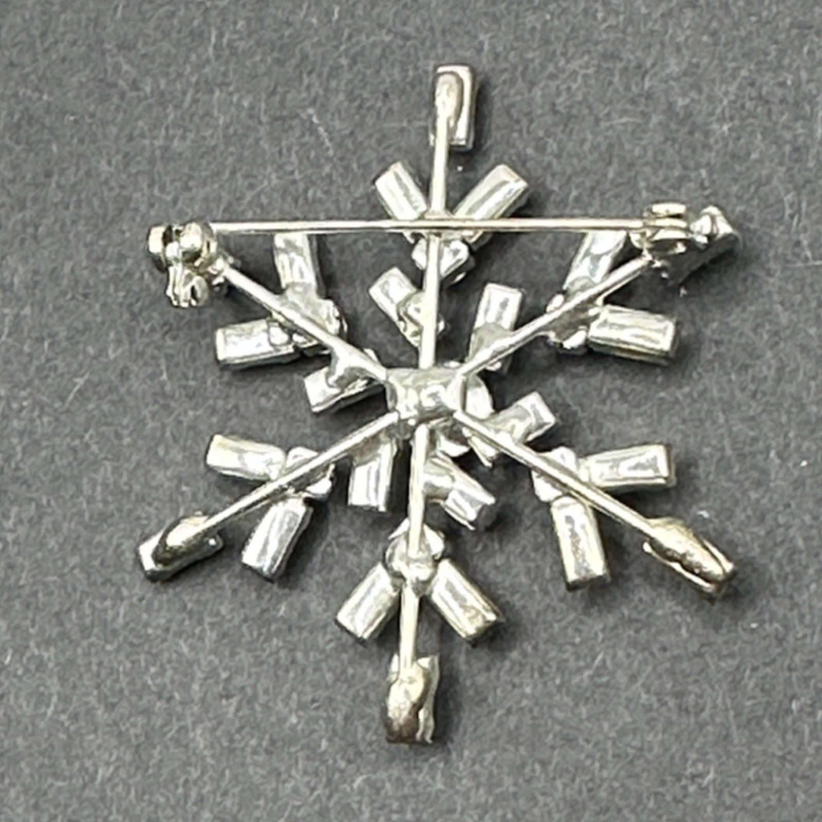 Vintage Rhinestone Snowflake Brooch Pendant J44G