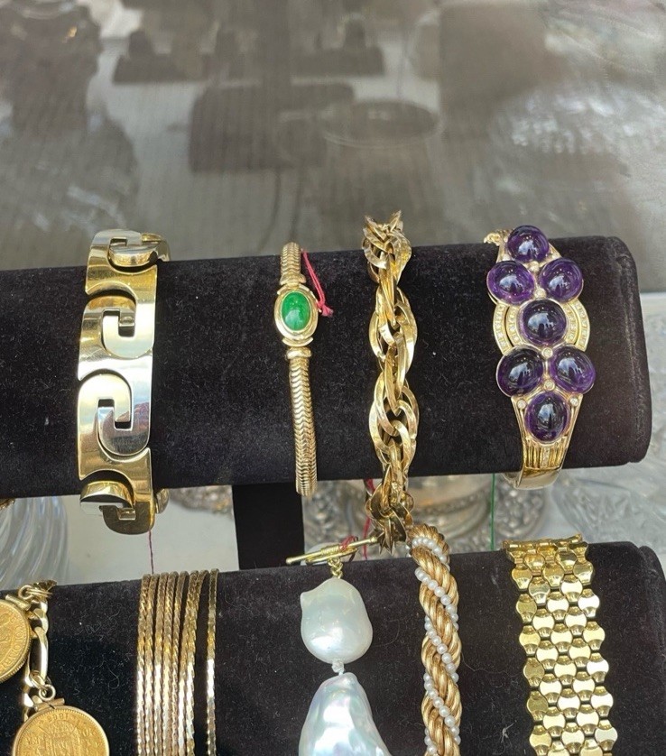 Vintage estate 14k gold snake bracelet with a vivid green jade stone