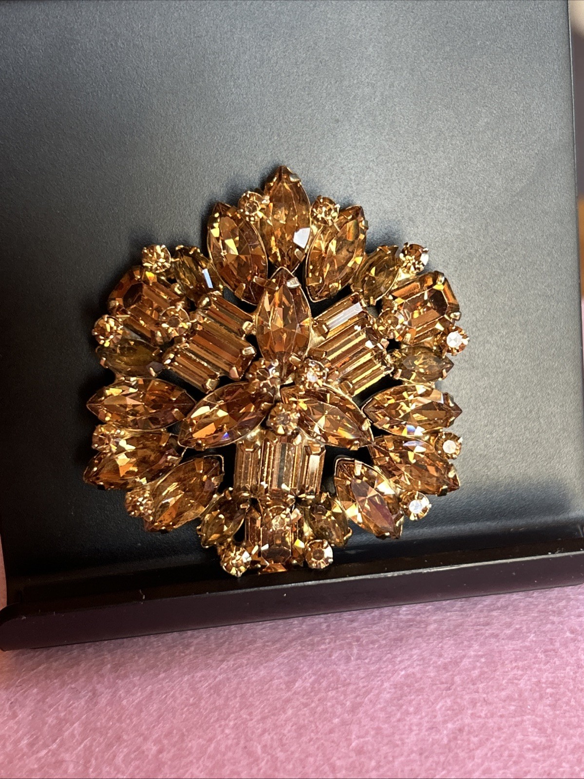 RARE STUNNING WEISS Gold PLATE Tiered Baguette Champagne Stones Brooch Pin