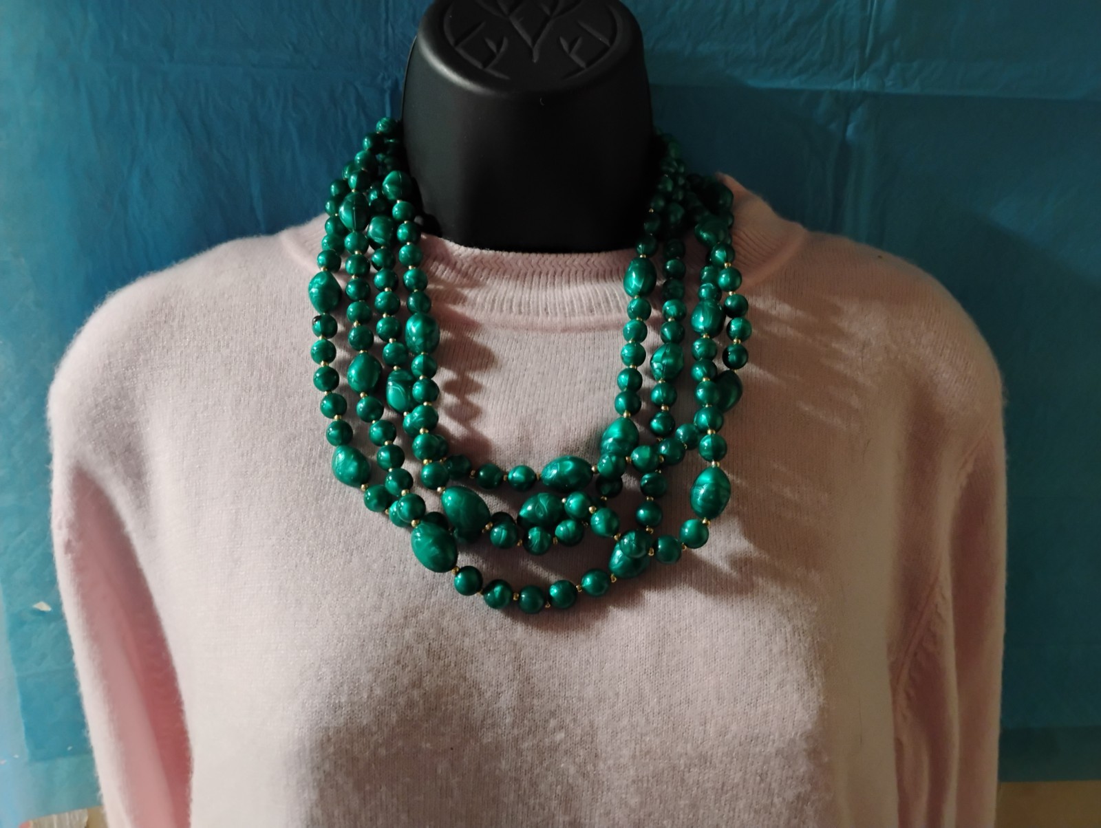 VTG Extra Long Flapper Style Vivid Green Bead Necklace