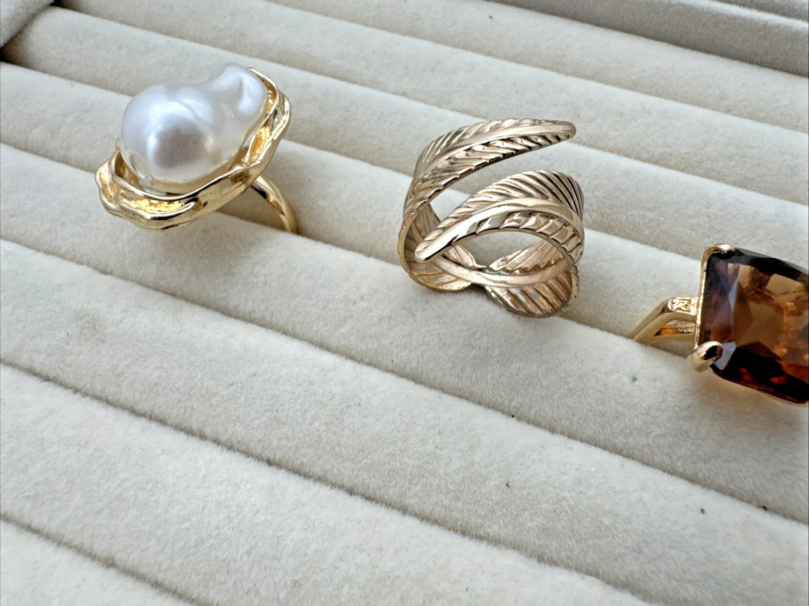 VTG-now Gold BOHO RINGS pearl statement feather Jewelry Lot Chunky 90s 2000s Y2K