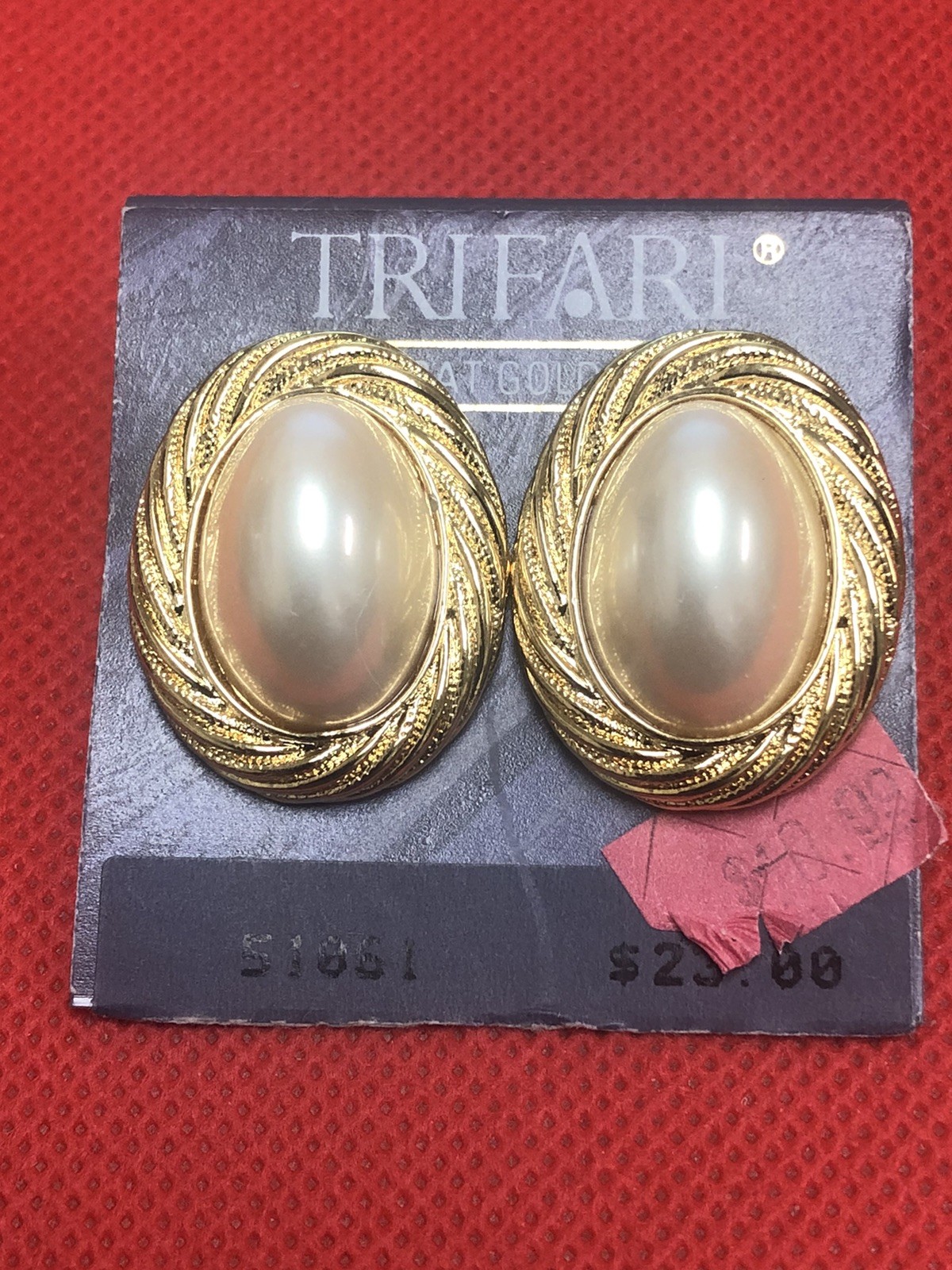 VINTAGE NOS TRIFARI UNSIGNED FAUX MABE OVA PEARLS GOLD TONE STUD EARRINGS