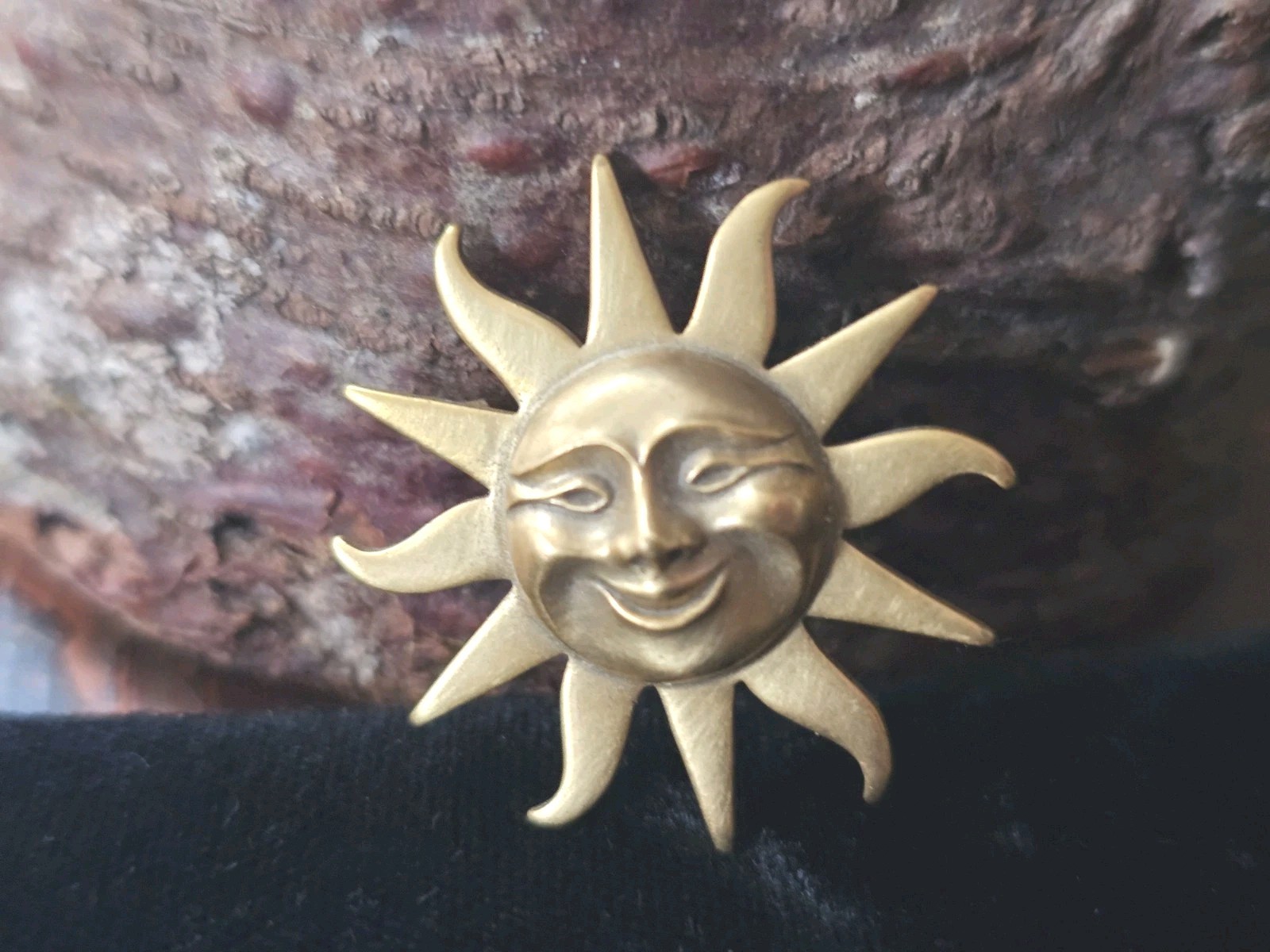 Vtg Brooch/Pin ALVA Studios Signed Gold Tone Celestial Sunburst 1″ Hippie Boho