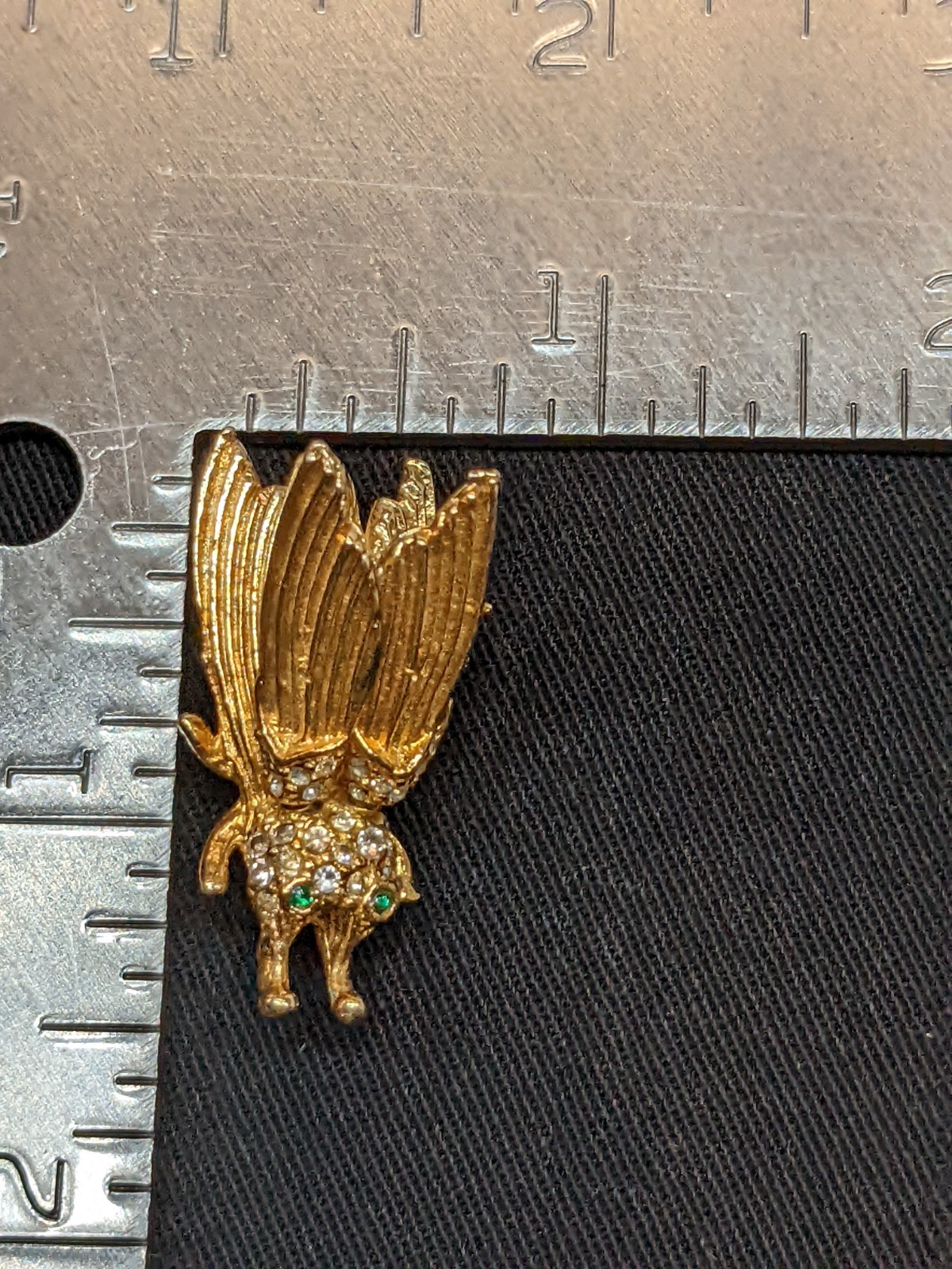Vintage Gold Tone Rhinestone Fly Insect Brooch Pin Green Eyes Tremble Wings