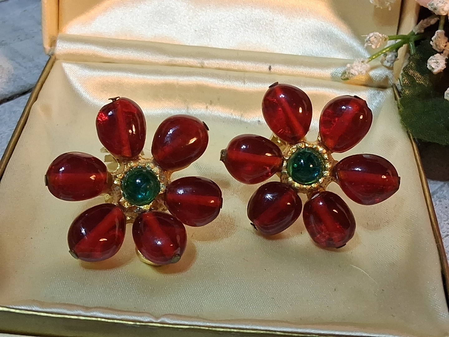 Vintage Red & Green Gripoix Glass Gold Flower Clip-On Earrings Stunning!