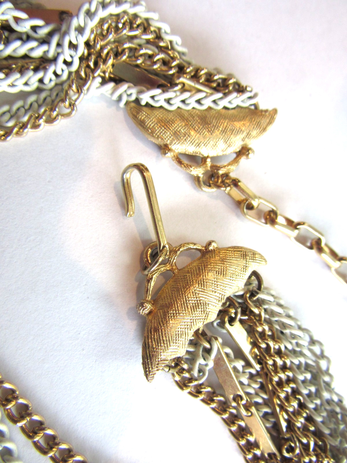 Vintage 10-chain white enameled and gold tone chains necklace -14″ long