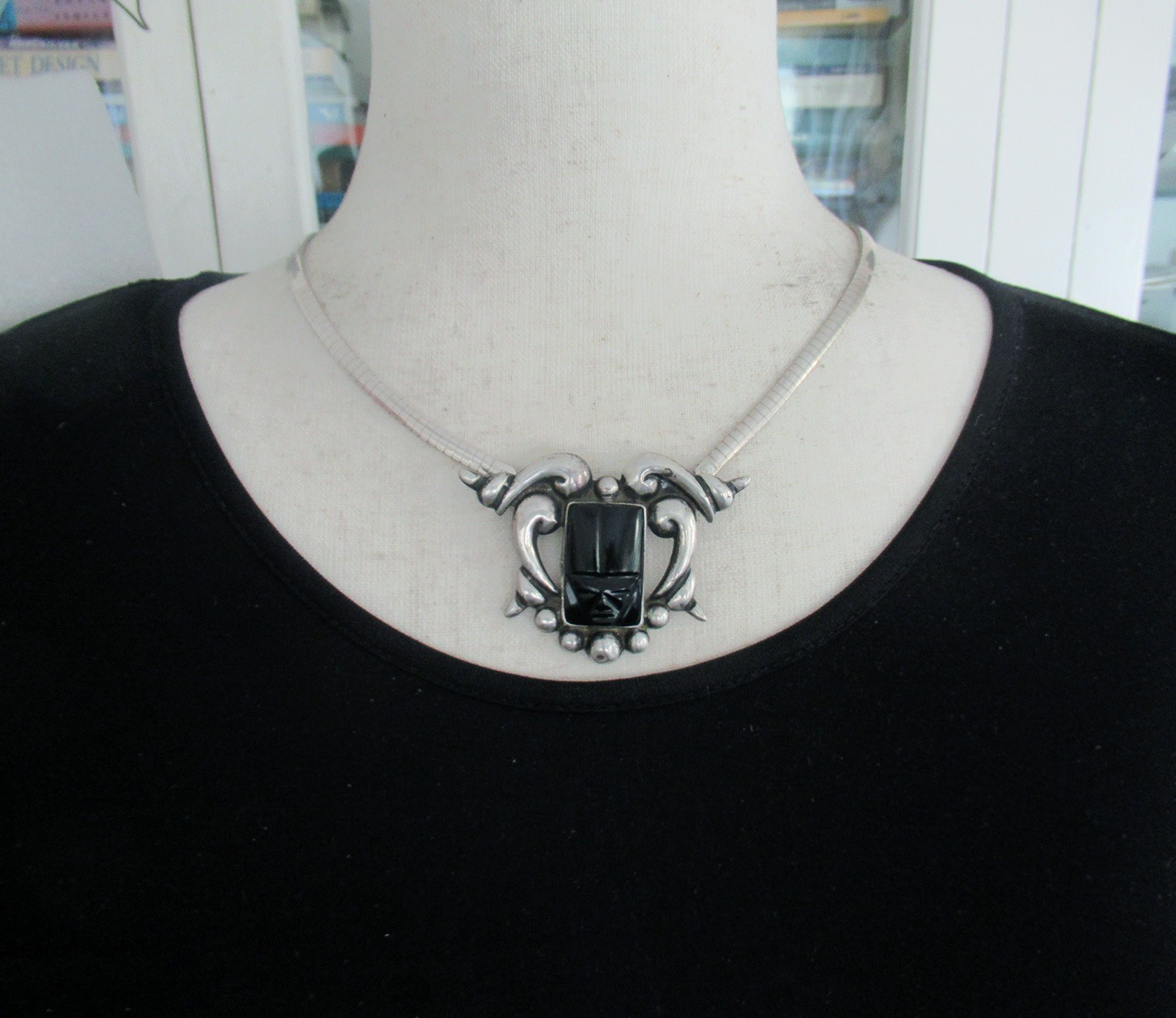 VINTAGE MEXICO STERLING PENDANT NECKLACE, 2 3/8 INCHES PENDANT, 16 INCHES CHAIN