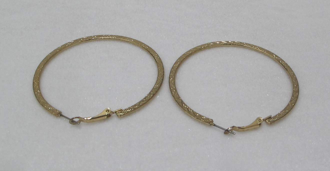 Vintage 2-3/8” Textured Gold Tone Hoop Earrings Lever Back Pierced