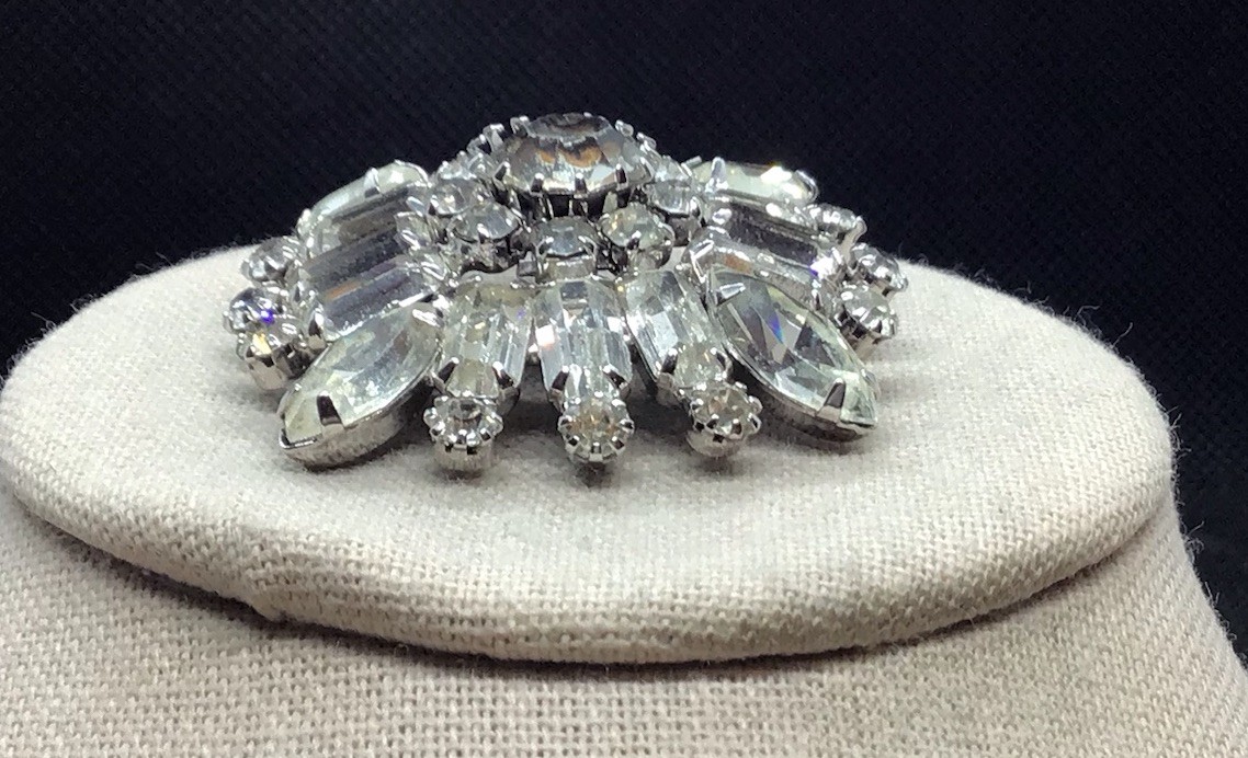 Vintage Silver Tone Costume Large Clear Glass & Clear Rhinestone Pin H331