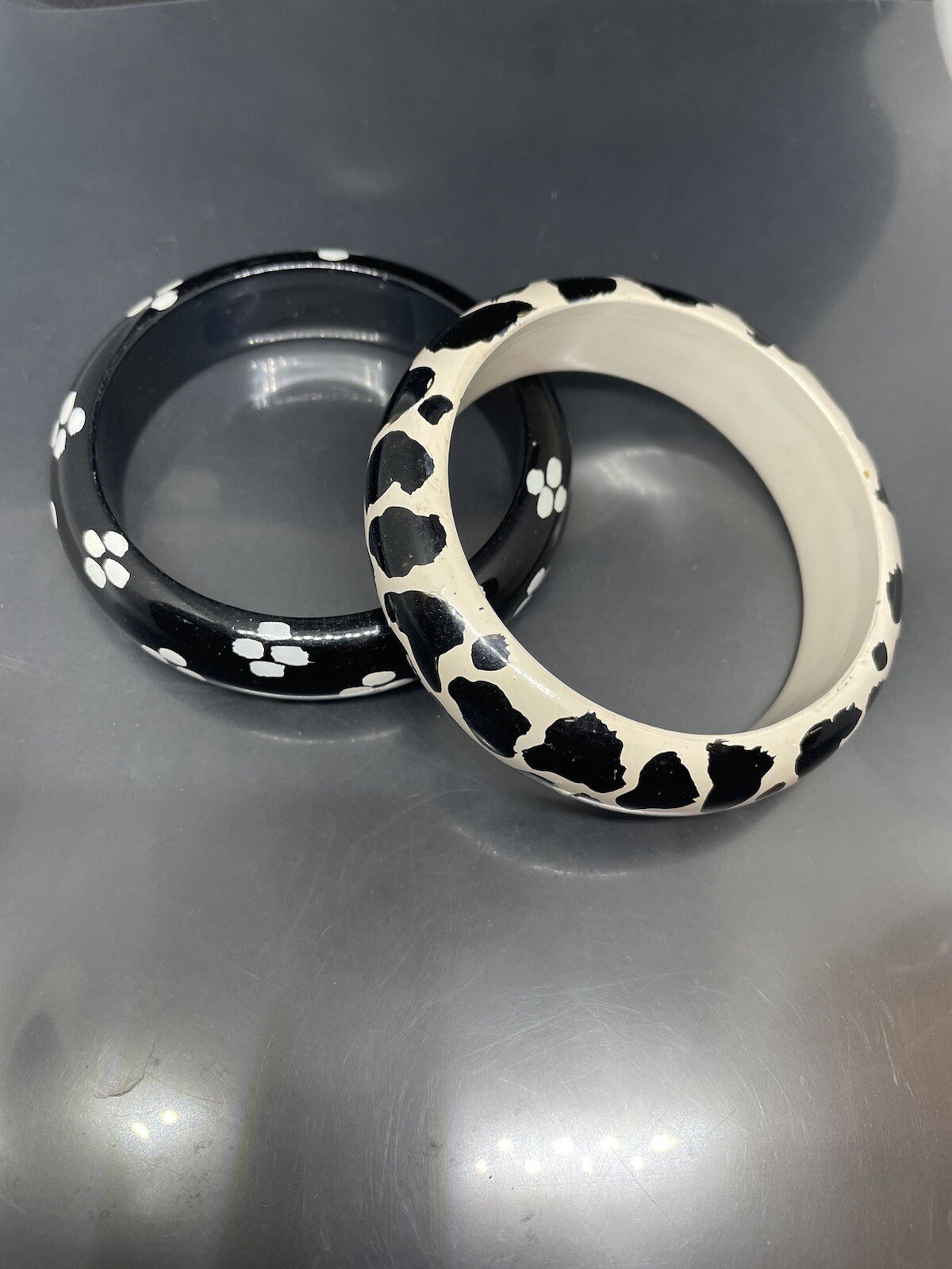 VTG Black/White Wood? Lucite? Animal & Floral Print 7.87” 2 Bangle Bracelets Set