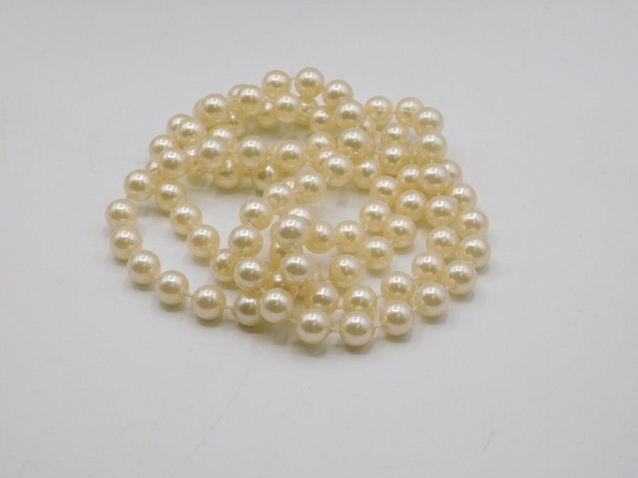 A595-VINTAGE NECKLACE~FAUX PEARLS~LIGHT WEIGHT~34″~NO CLASP~CLASSIC LOOK