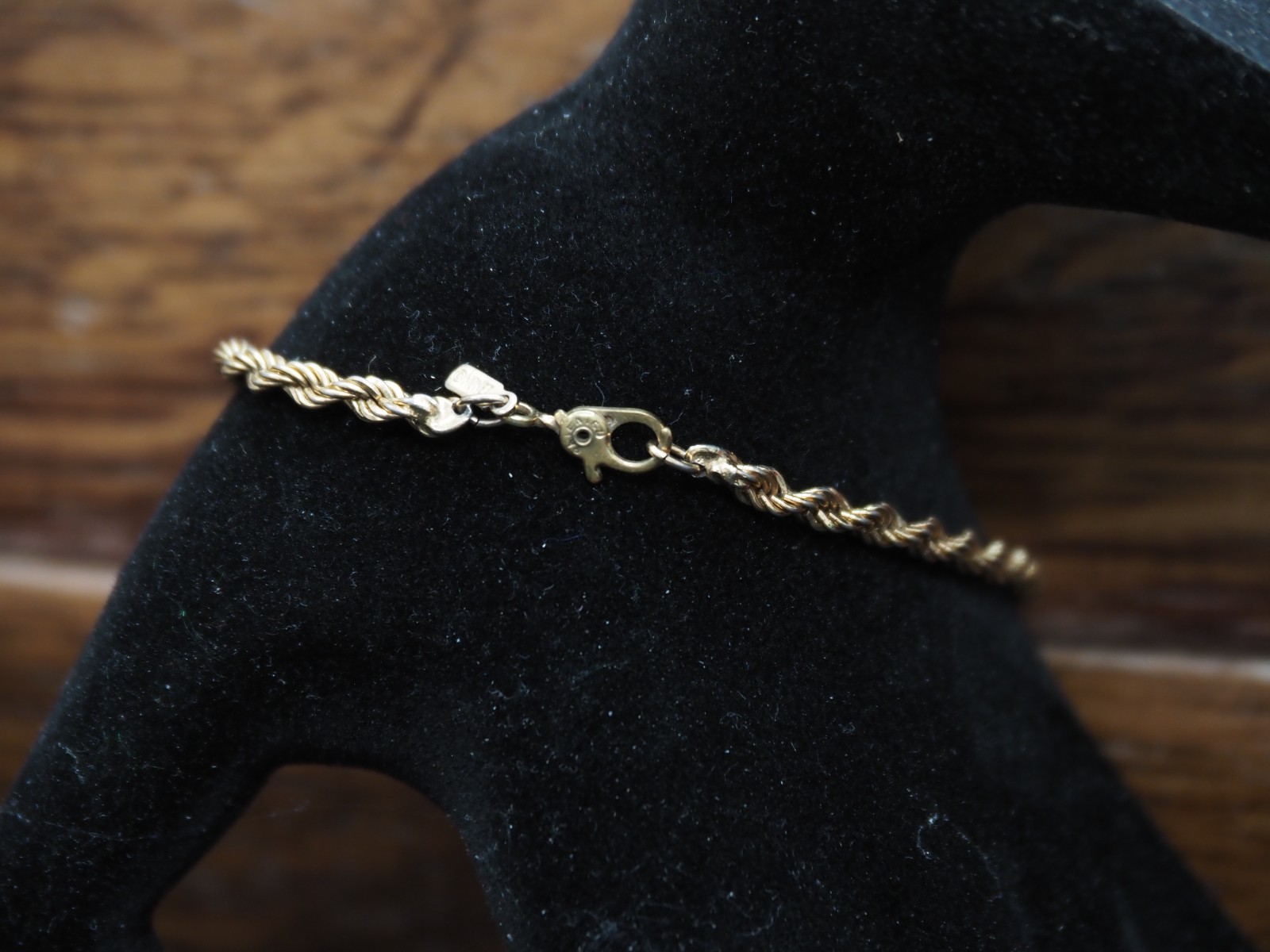 Monet Vintage Gold Tone Sister Clasp Chain Bracelet 7.5″ Long, Signed E853