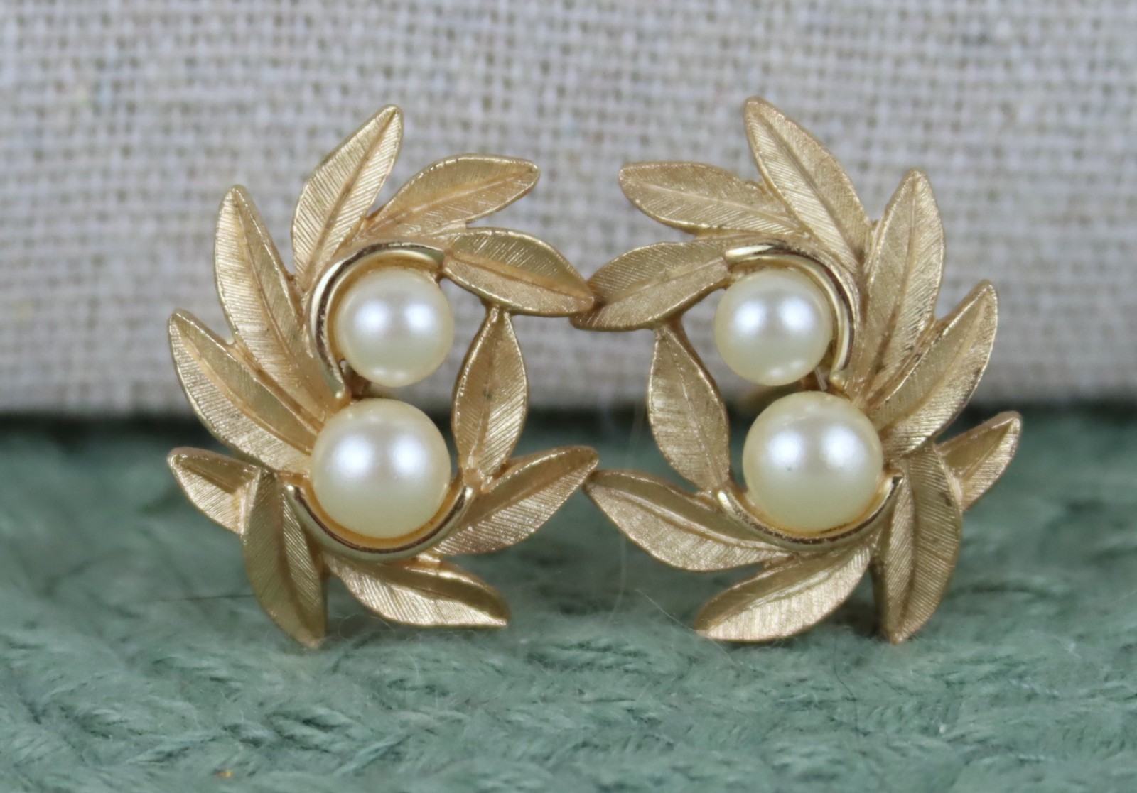 Vintage 1971 Avon Evening Creation Faux Pearl & Gold Tone Clip Earrings