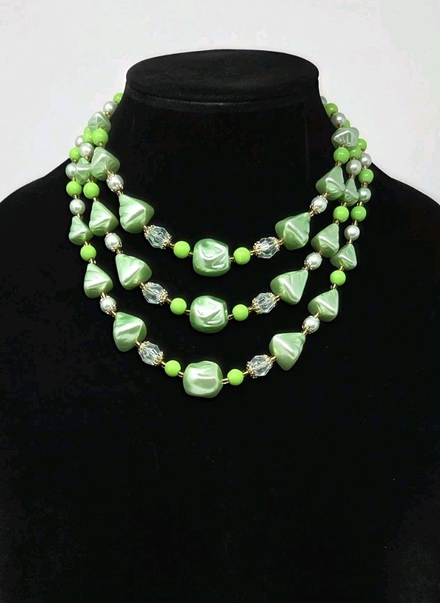 Sea Foam & Lime Green Triple Strand Beaded Necklace Vintage Faux Pearl 15 – 17″