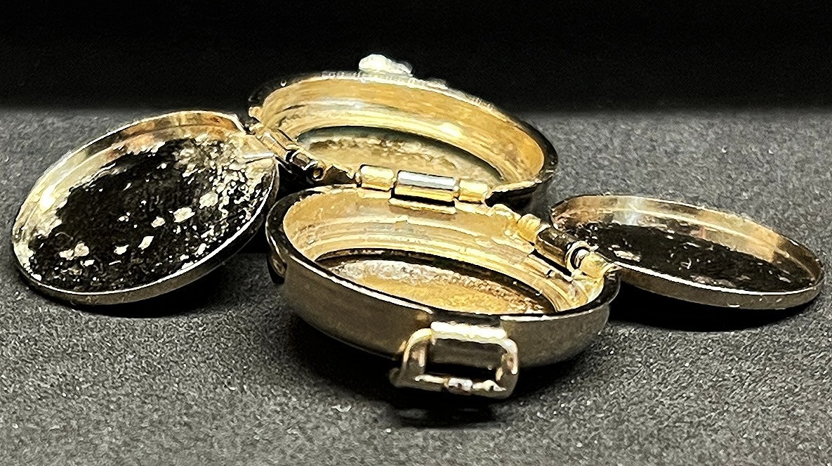 Vintage lot x2 locket photos “Coro” 4 photo way, Art Nouveau, amazing pieces