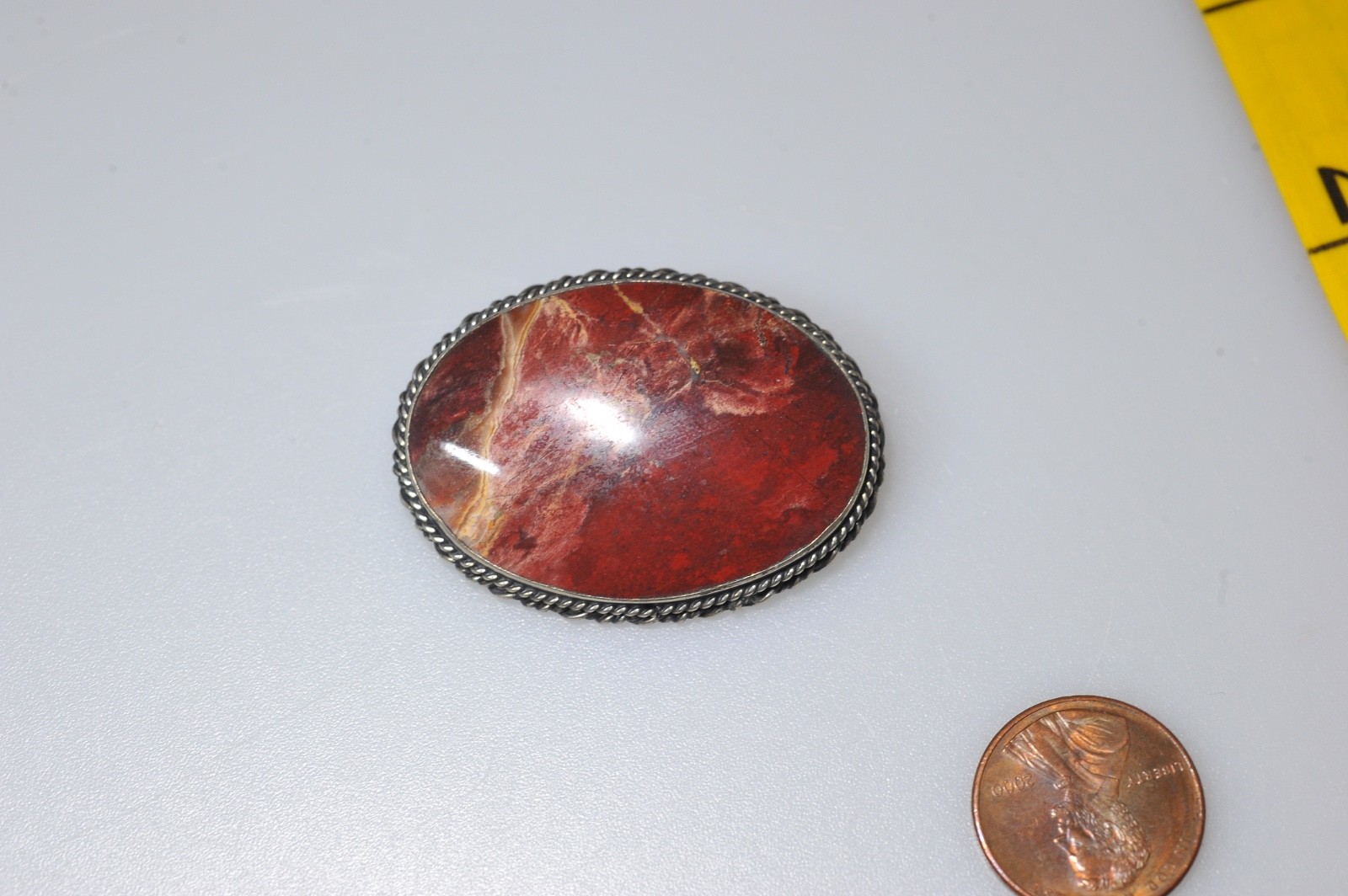Vtg Brooch agate cabochon silver tone oval red burgundy Crean veining HL90