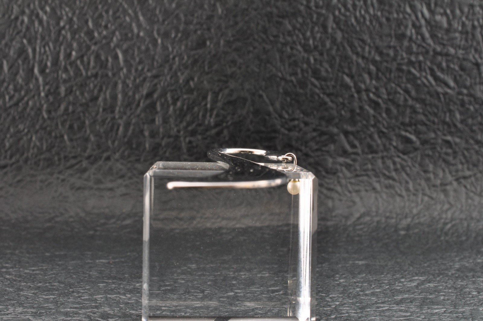Near mint Japan brand “MIKIMOTO” Akoya pearl bookmark (total 65.0ct) case paper