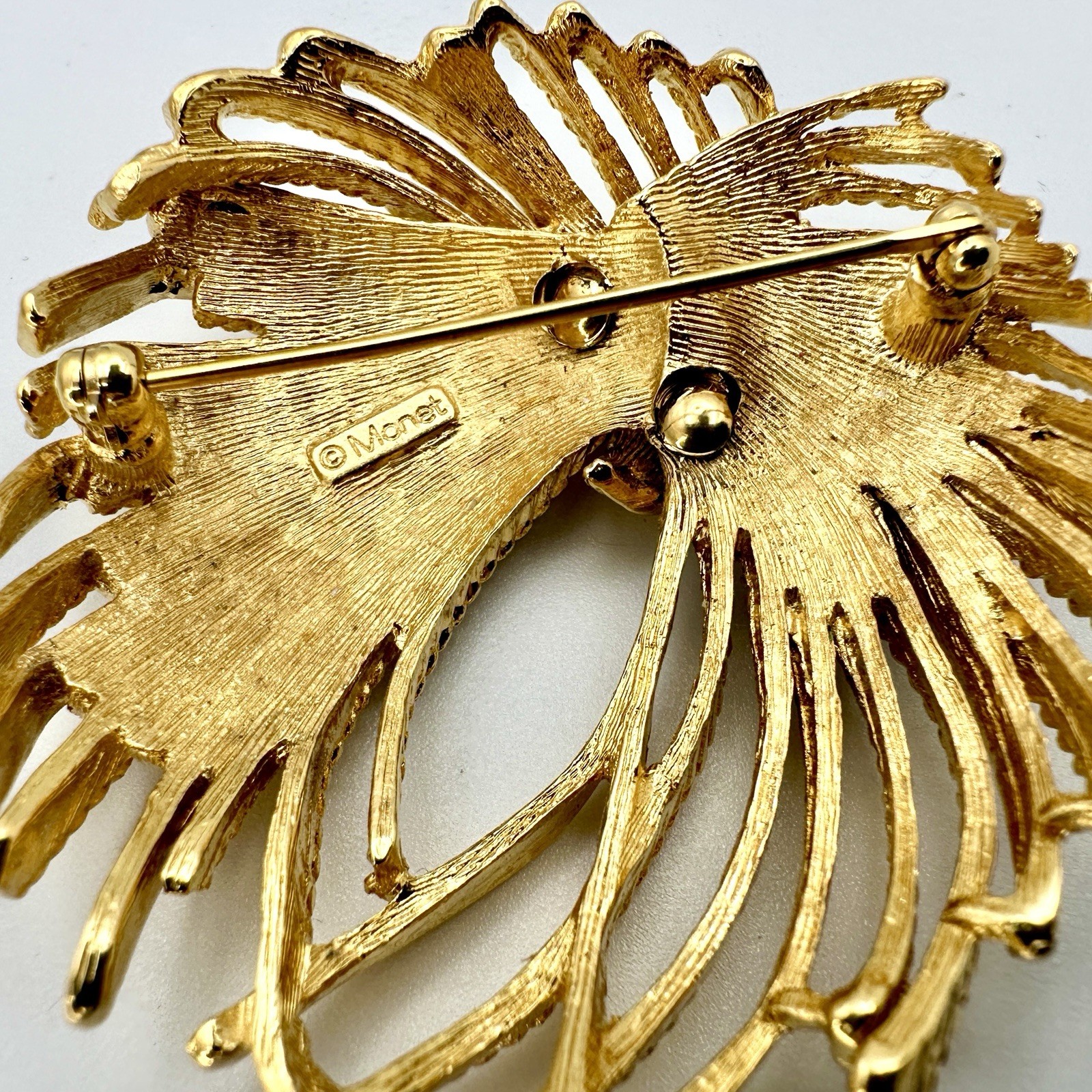 VTG MONET Cordelia Mirador Brooch Gold Tone Fire Works Knotted Rope Pin 2”