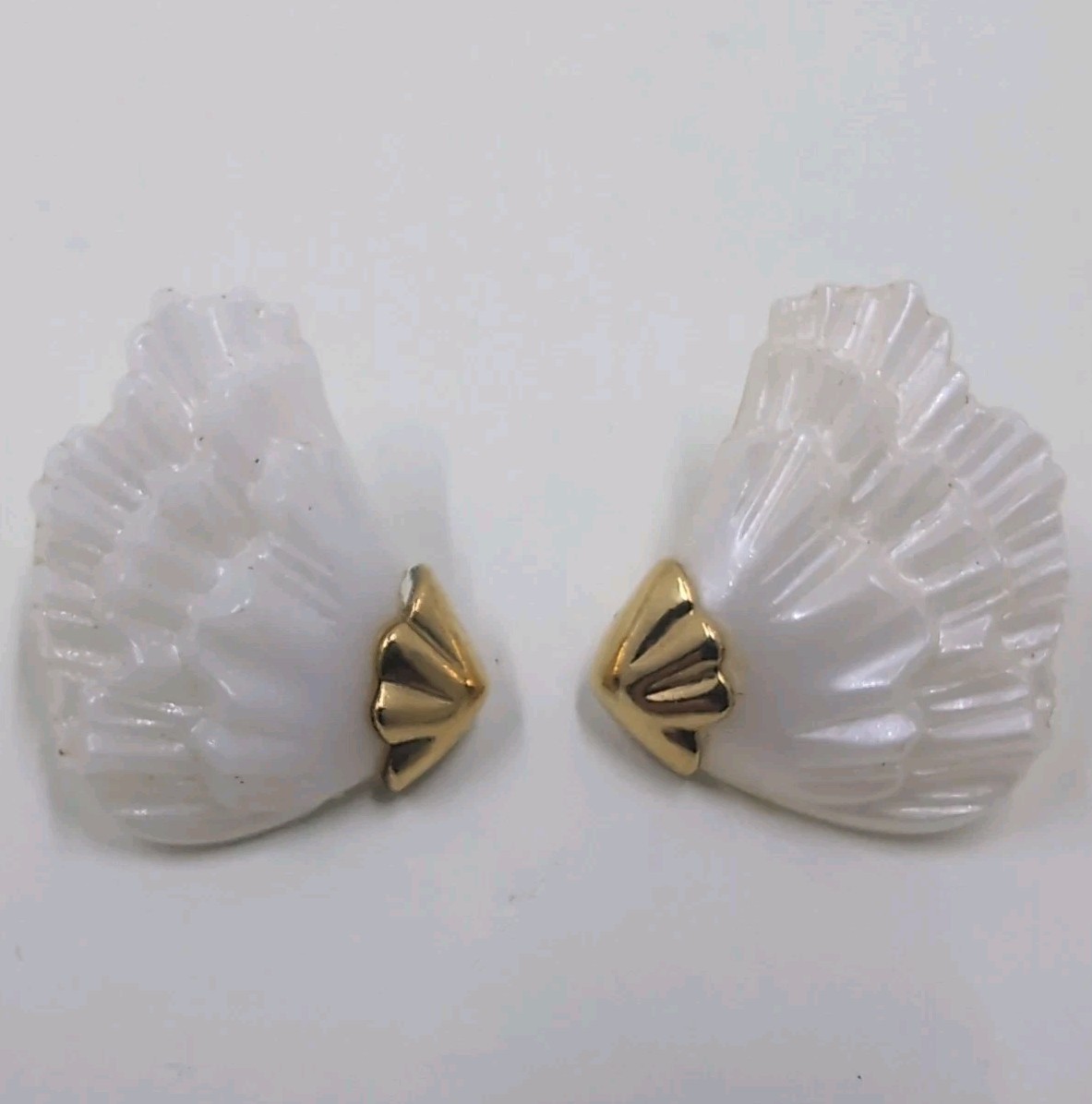 Vintage Avon Earrings Oyster Shell Pattern White Acrylic And Goldtone 1980s Mint