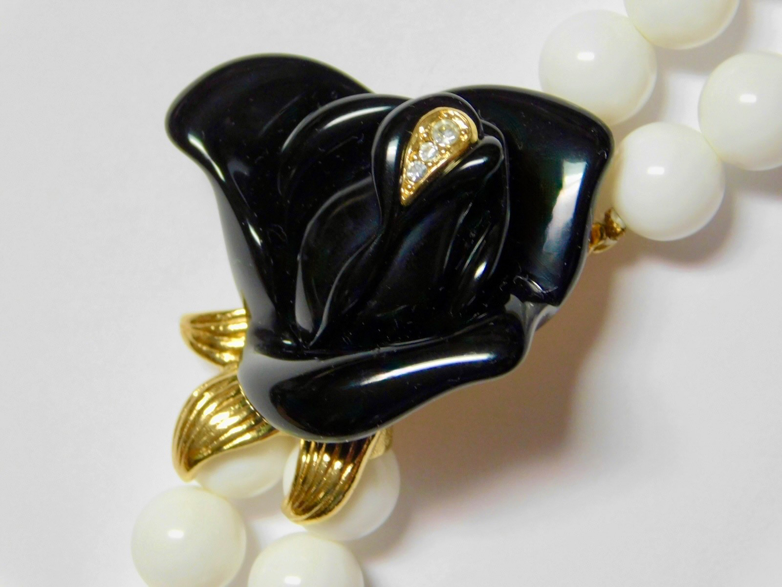 KJL KENNETH J LANE For AVON MIDNIGHT ROSE WHITE BEADED STATEMENT NECKLACE 1987