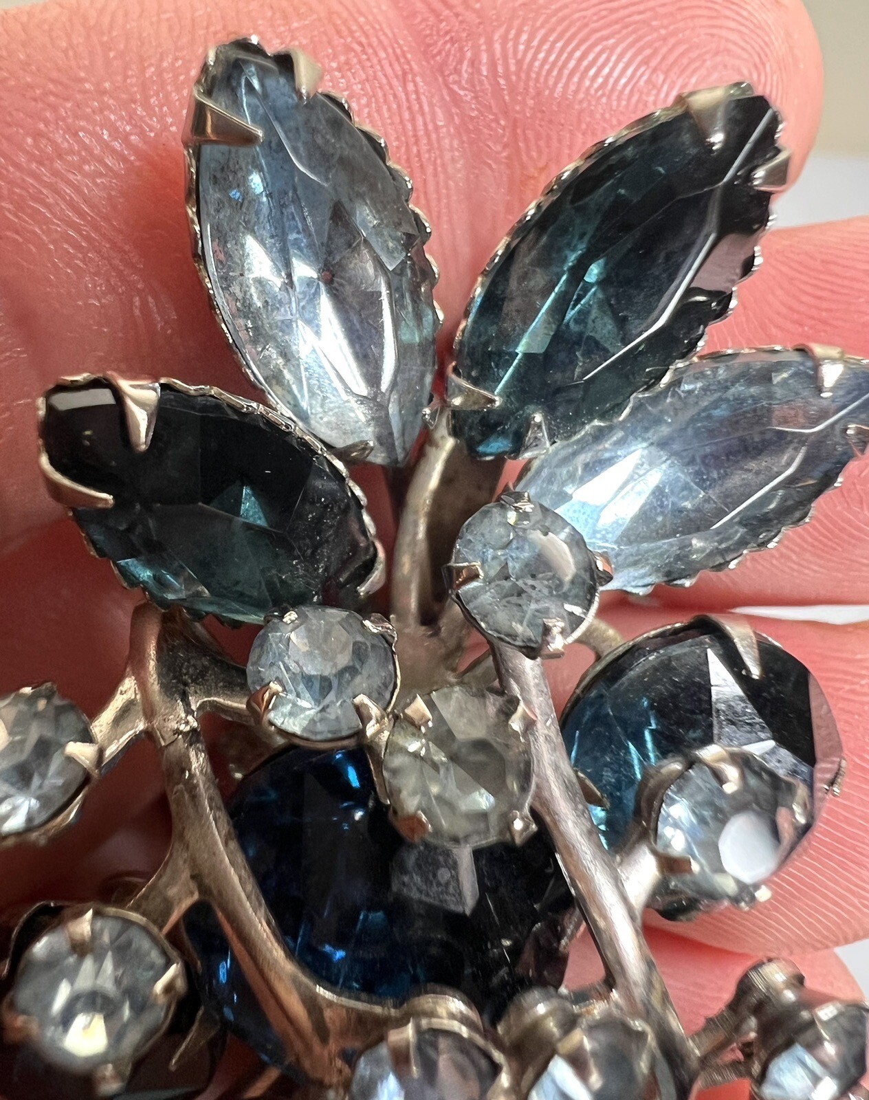 VTG Blue Tones Floral Design Rhinestone Brooch Silver Toned Metal 2.5” Rare