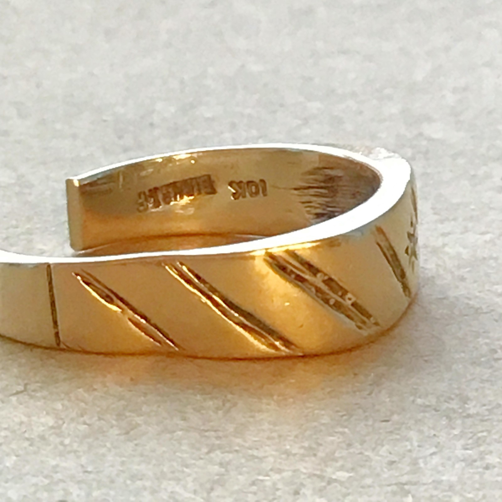 Vintage 10K Yellow Gold Diamond Ring 4.0 Grams Repair/Repurpose/Scrap
