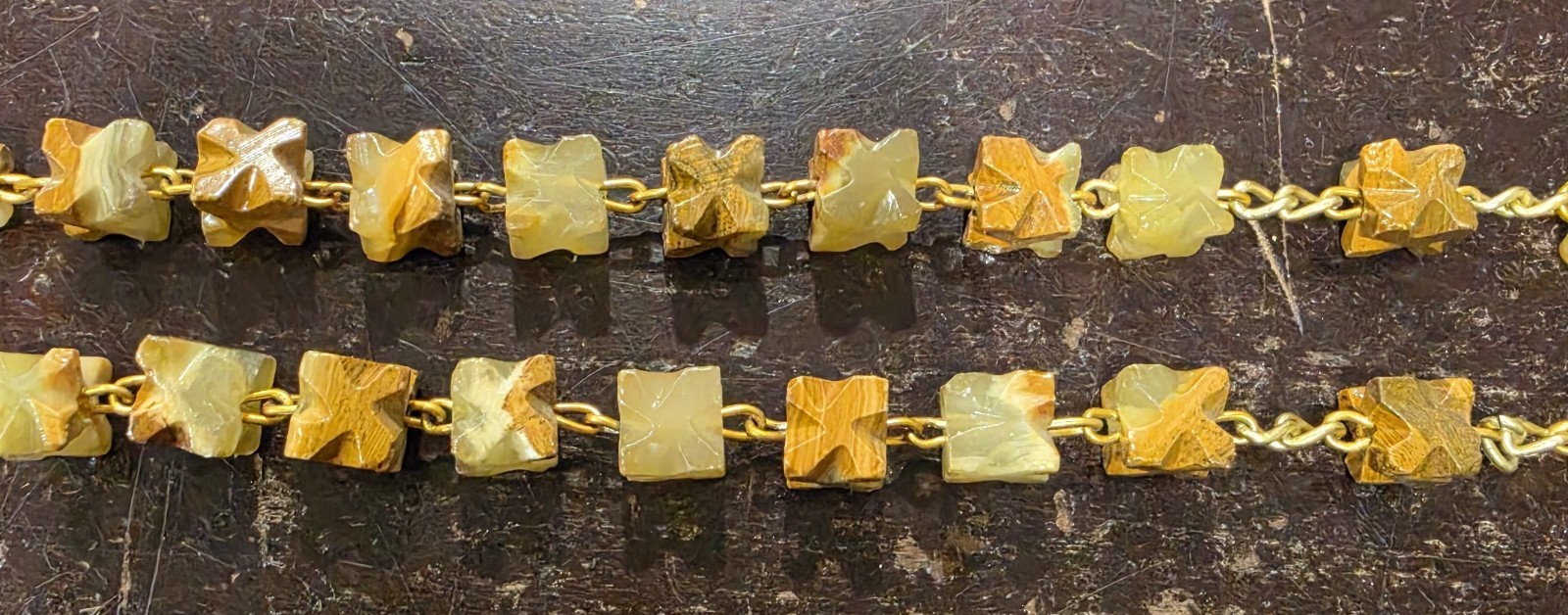 Vintage Banded Onyx Carved Stone 42″ Necklace Arrow Head Pendant