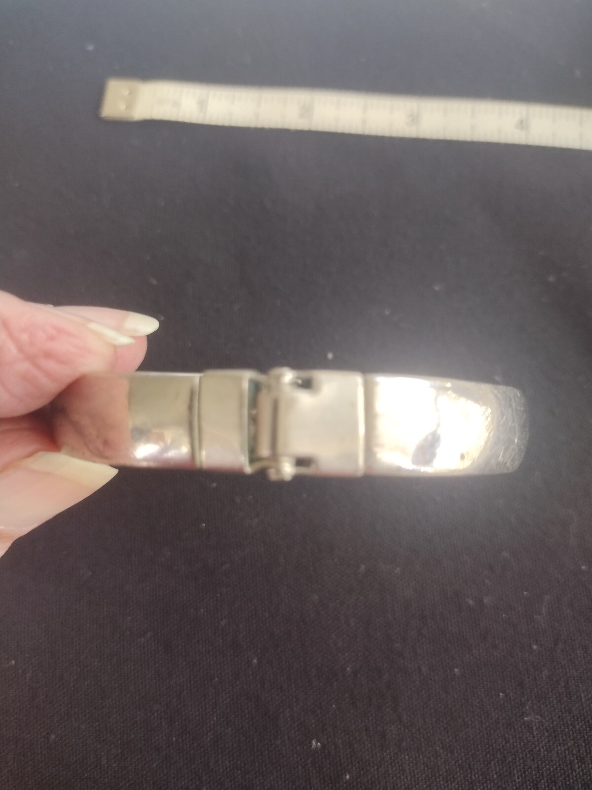 Sterling Silver Vintage Hindged Bracelet. 64 grams
