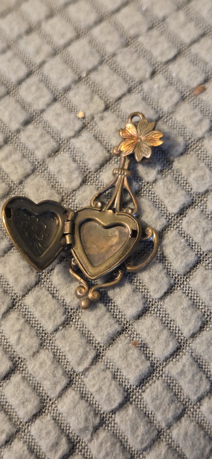 Vintage 1970s Art Nouveau Revival Heart Locket Necklace – Green Enamel Floral…