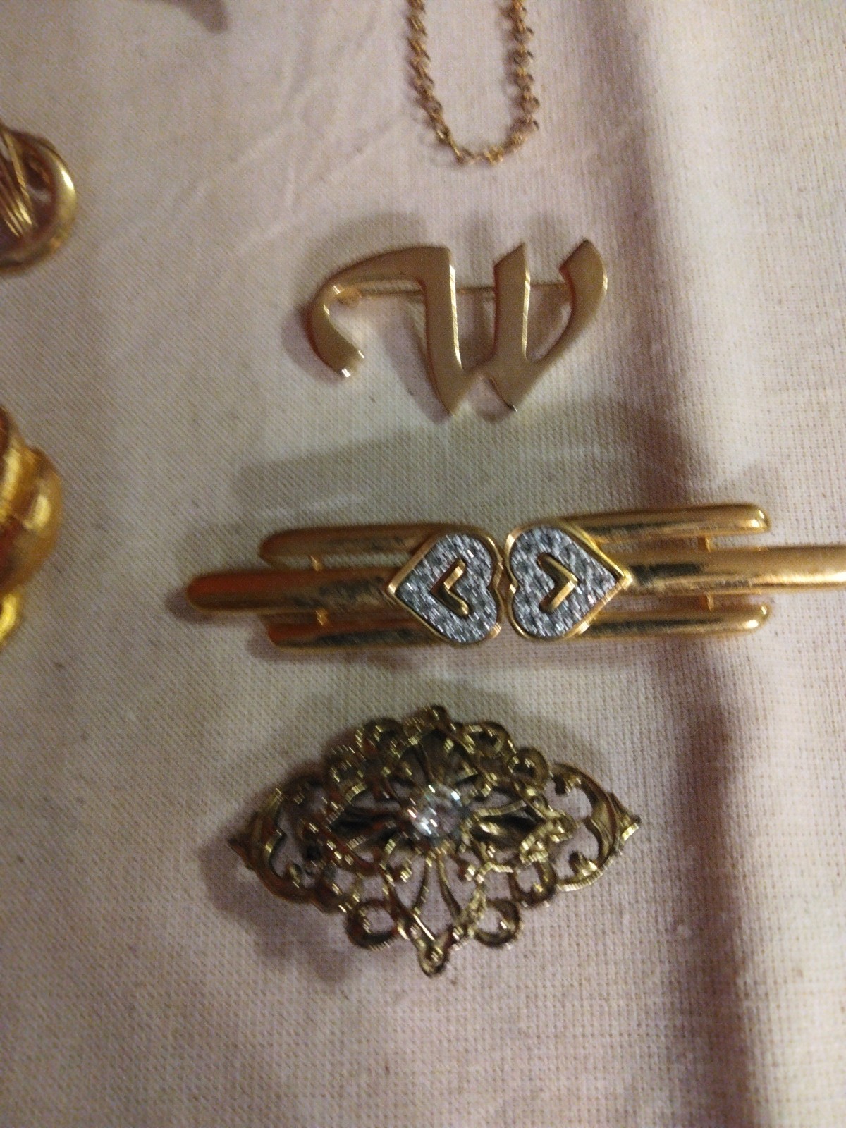 Lot of 8 Different Gold Tone Vintage To Now Brooches! ALL WEARABLE!