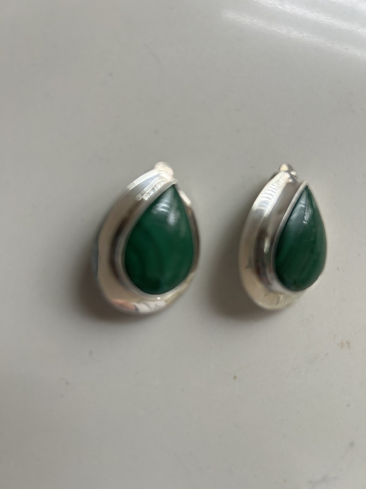 VINTAGE BEN J. CHAVEZ STERLING SILVER 925 MALACHITO CLIP ON EARRINGS
