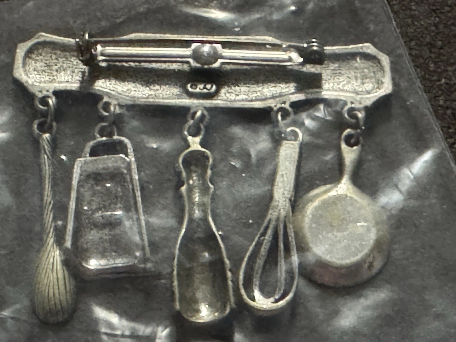 JJ Jonette Le Chef Kitchen Utensil Gadgets Brooch Pin Pewter 2.5″